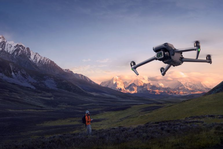 Drone con fotocamera