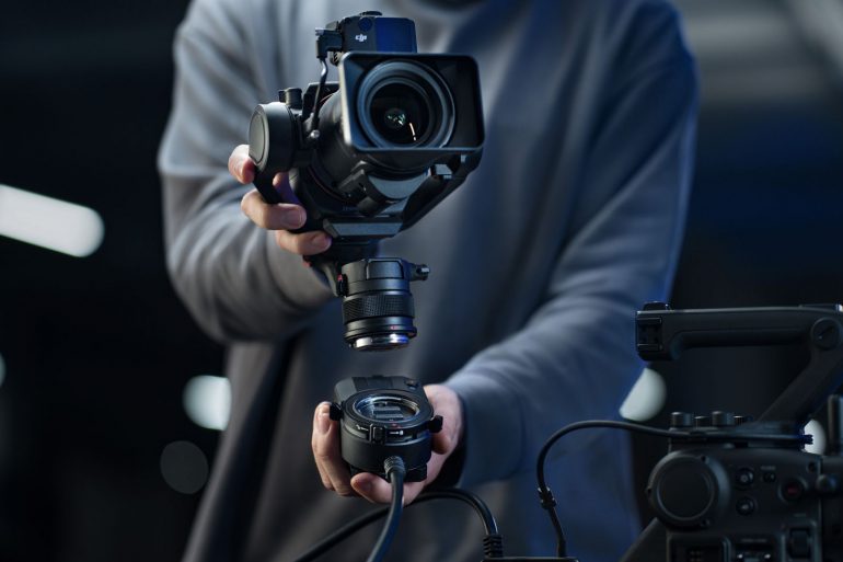 DJI annuncia Ronin 4D Flex, obiettivo cinematografico con zoom