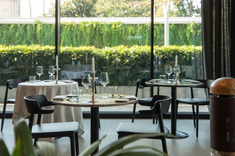 Nel menu del ristorante Innocenti Evasioni si serve “aria pulita”