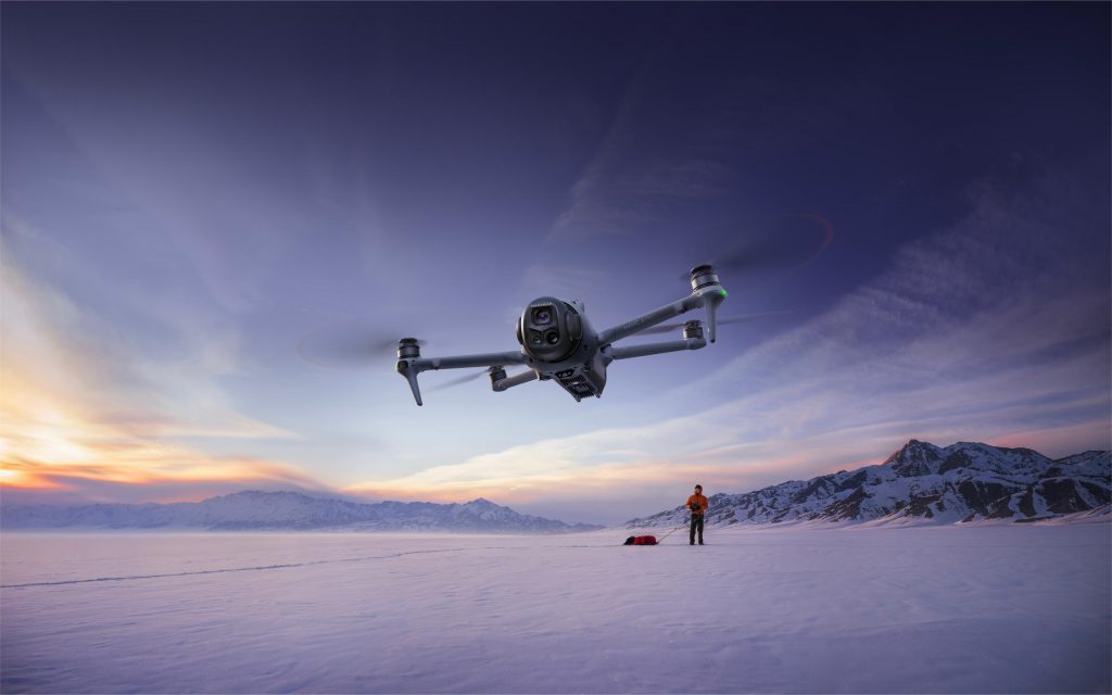 DJI svela Mavic 4 Pro con tripla fotocamera e Stabilizzatore Infinity