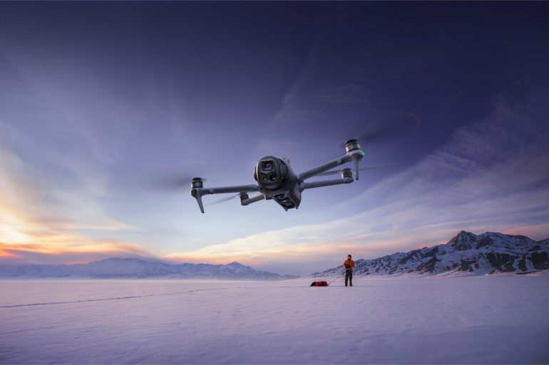 DJI svela Mavic 4 Pro con tripla fotocamera e Stabilizzatore Infinity