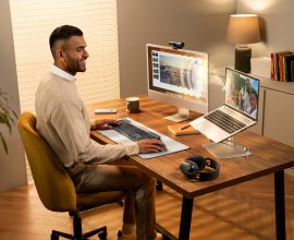 Logitech presenta la nuova tastiera alimentata dalla luce Signature Slim Solar+