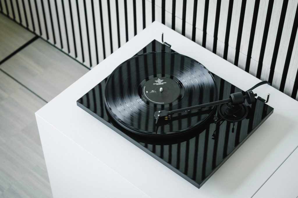 Audiogamma presenta Pro-Ject E1.2, il giradischi entry-level per l’alta fedeltà