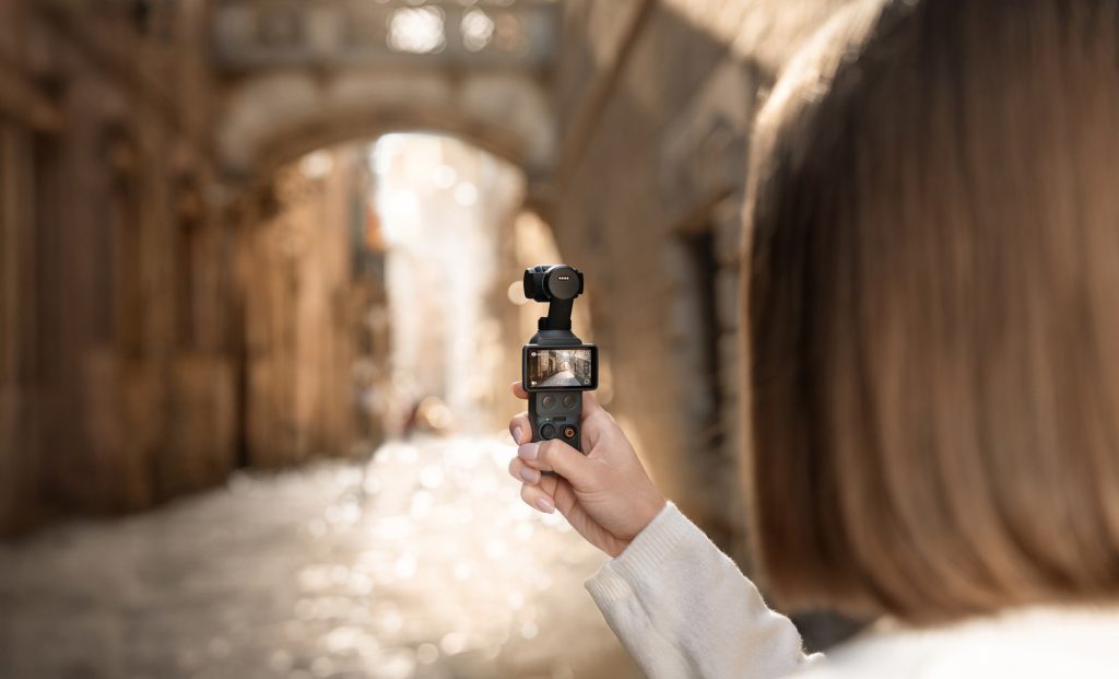 DJI presenta Osmo Pocket 4, la nuova fotocamera tascabile stabilizzata